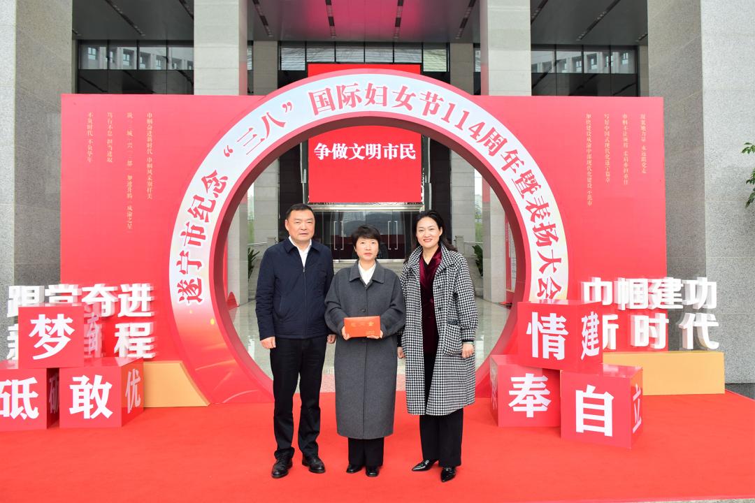 市人大常委会副主任蒋喻新走访慰问巾帼典型代表_澎湃号·政务_澎湃