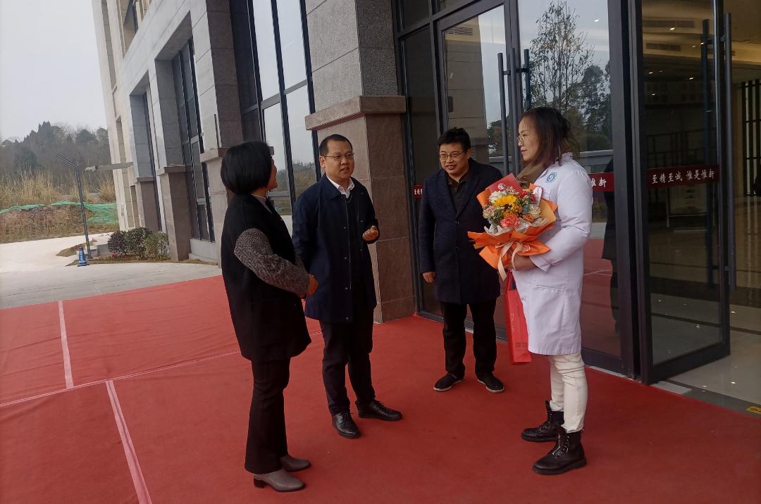 致敬她力量井研县开展三八国际妇女节走访慰问活动