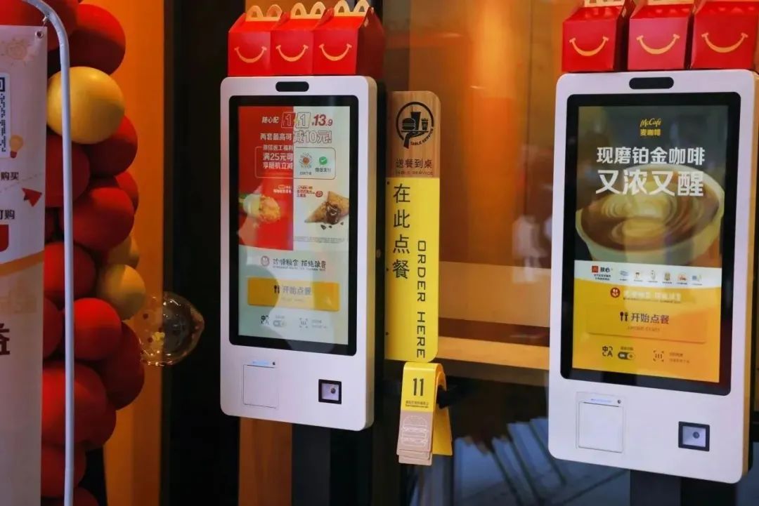 大开大合的川渝风格细致周到的自助小站还有招牌的红碗豌杂面话不多