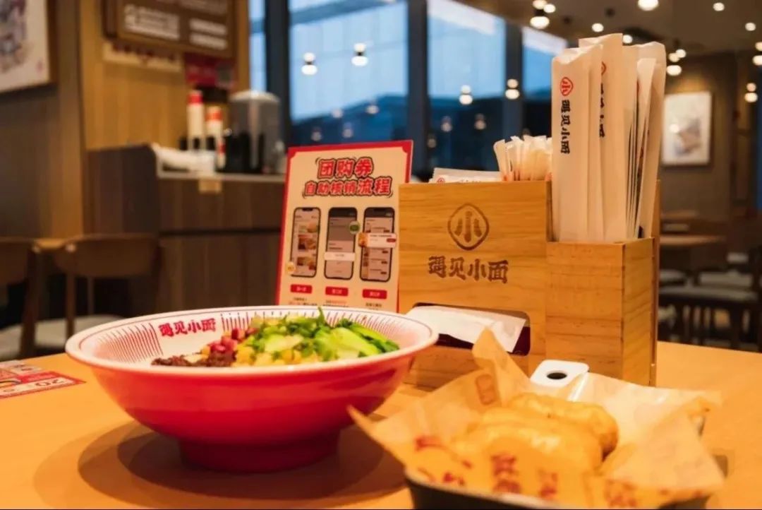 list轻松一站完成除优质购物体验外超市还配备自助服务柜放置饮用水