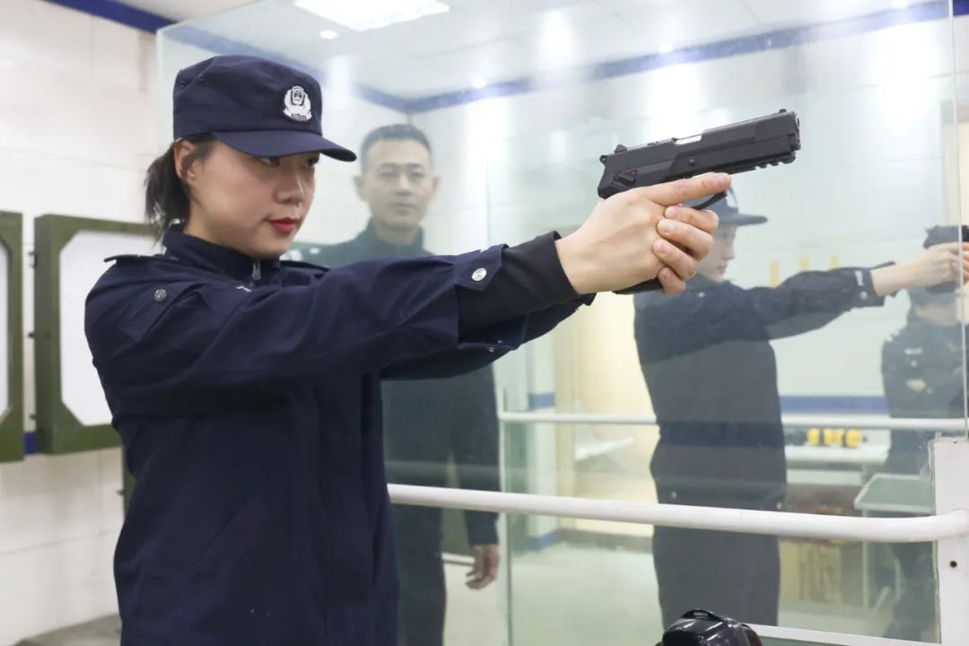 女民警训练图片