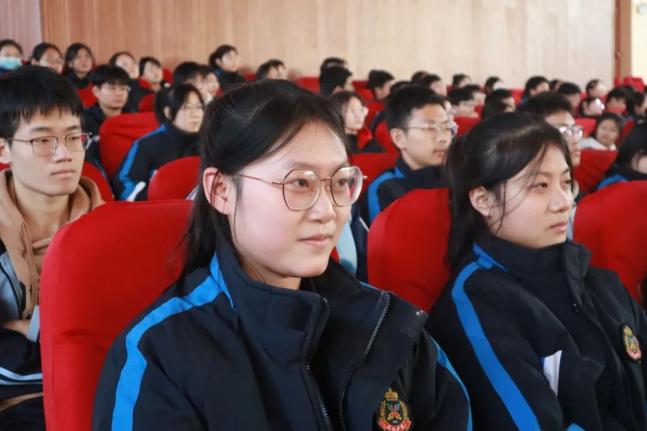 "双争"进行时丨吴桥中学举办"弘扬教育家精神,争做时代大先生"主题