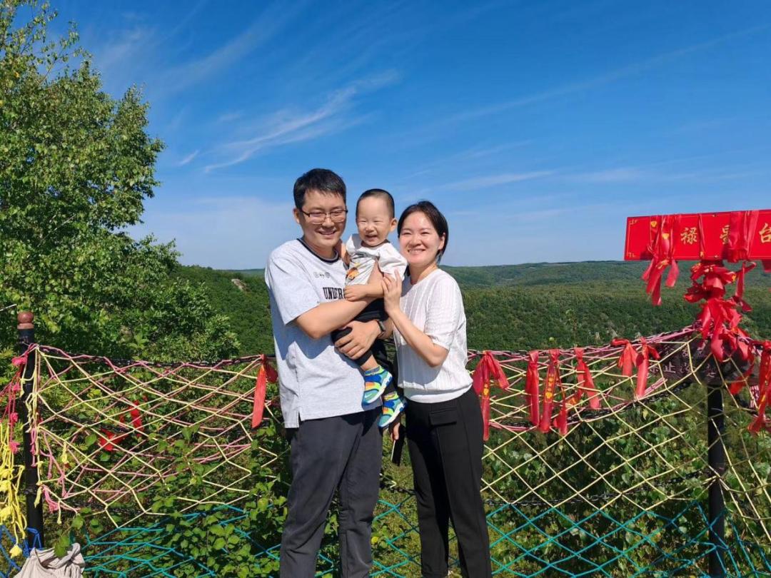 致敬她力量柔情护芳华情暖半边天