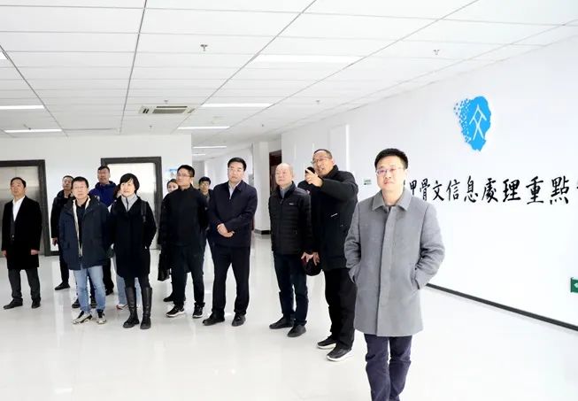 腾讯高级副总裁郭凯天一行到安阳师范学院甲骨文信息处