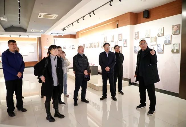 腾讯高级副总裁郭凯天一行到安阳师范学院甲骨文信息处理教育部重点