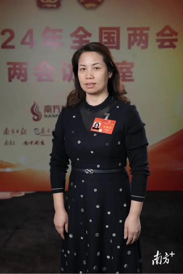 中山市霞湖世家服饰有限公司客服部总监米雪梅给人的第一印象是直爽