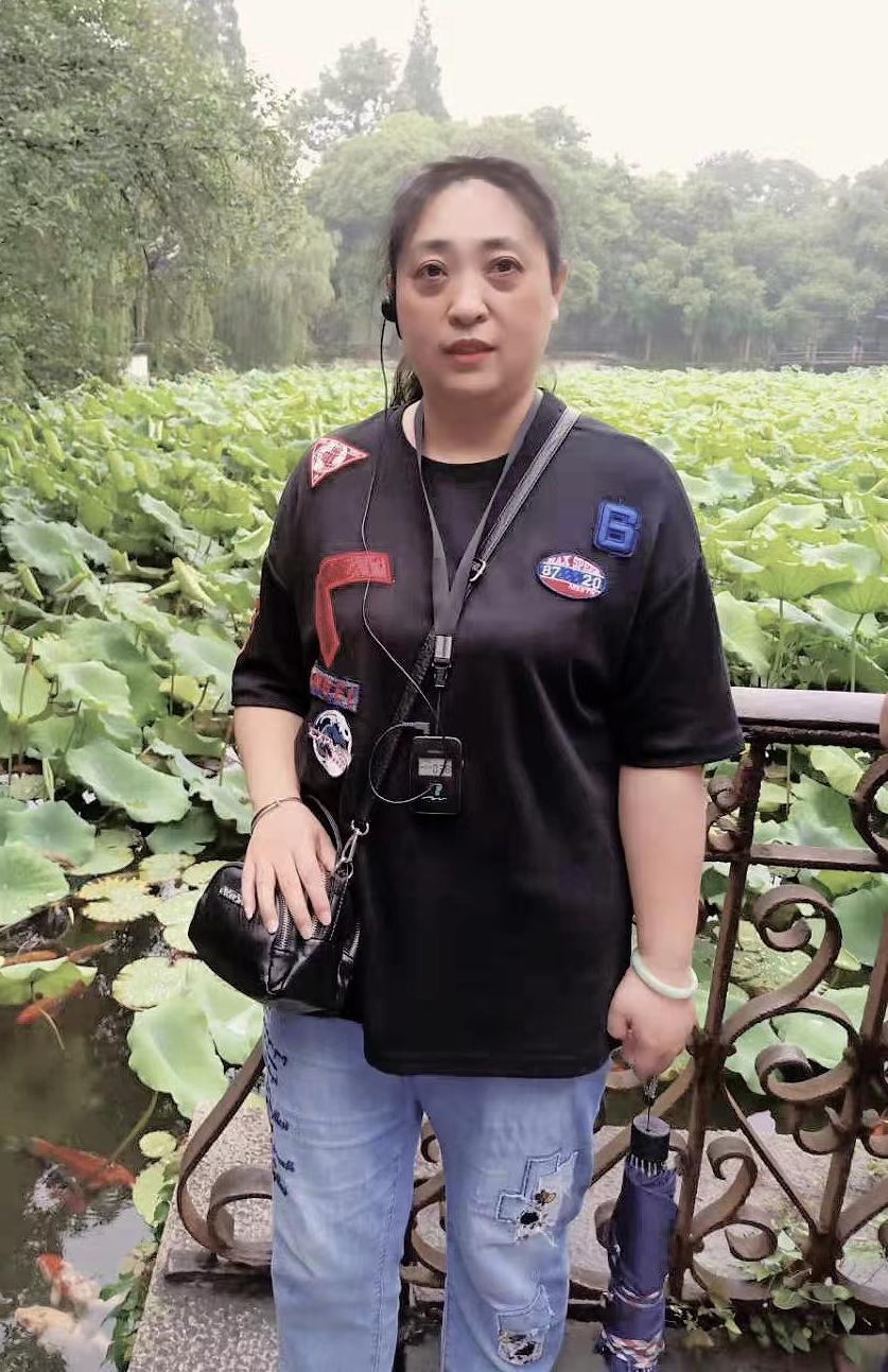 赞高铁巾帼绘中车风华