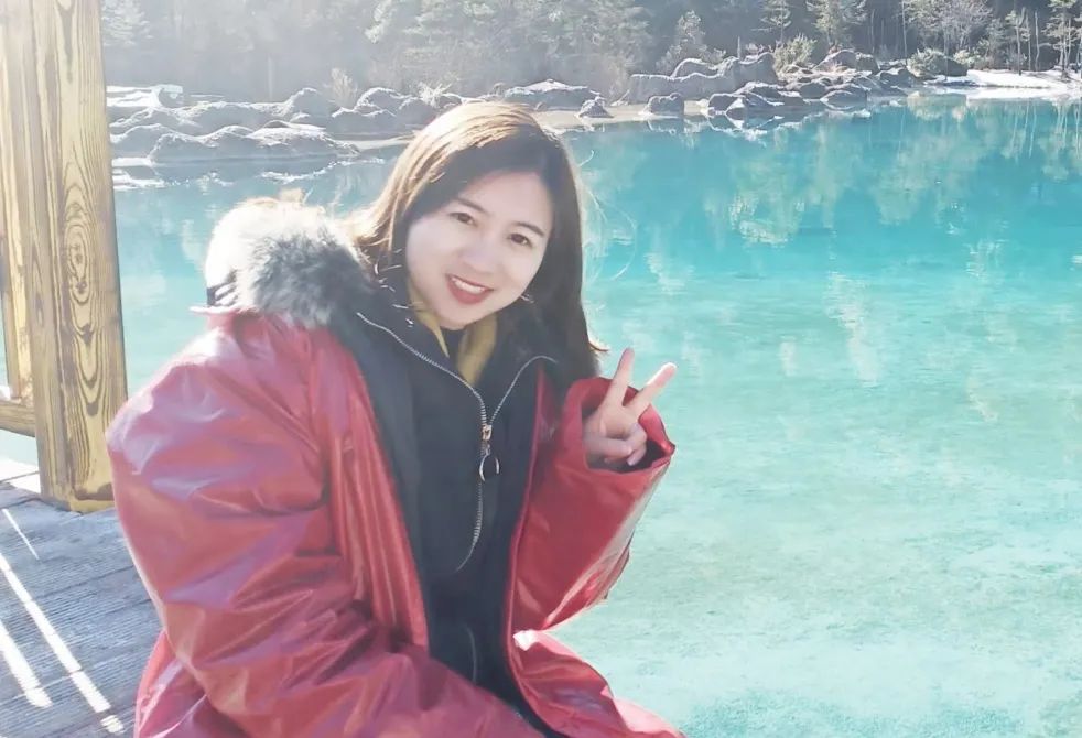 赞高铁巾帼绘中车风华