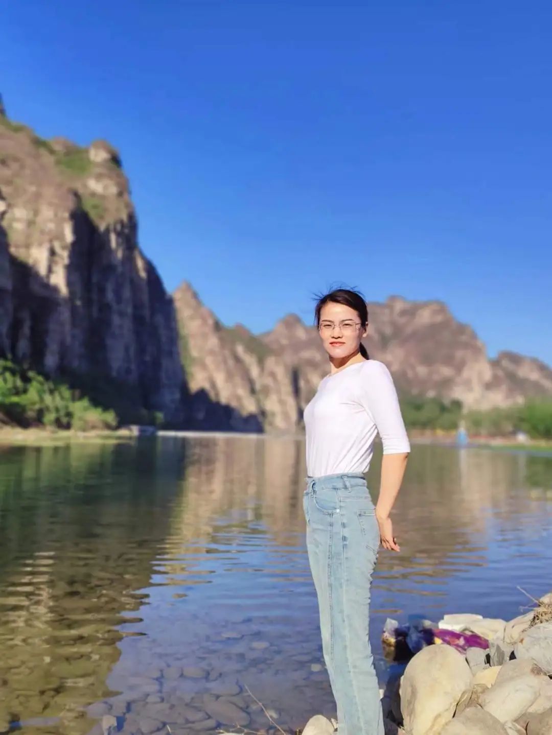 赞高铁巾帼绘中车风华