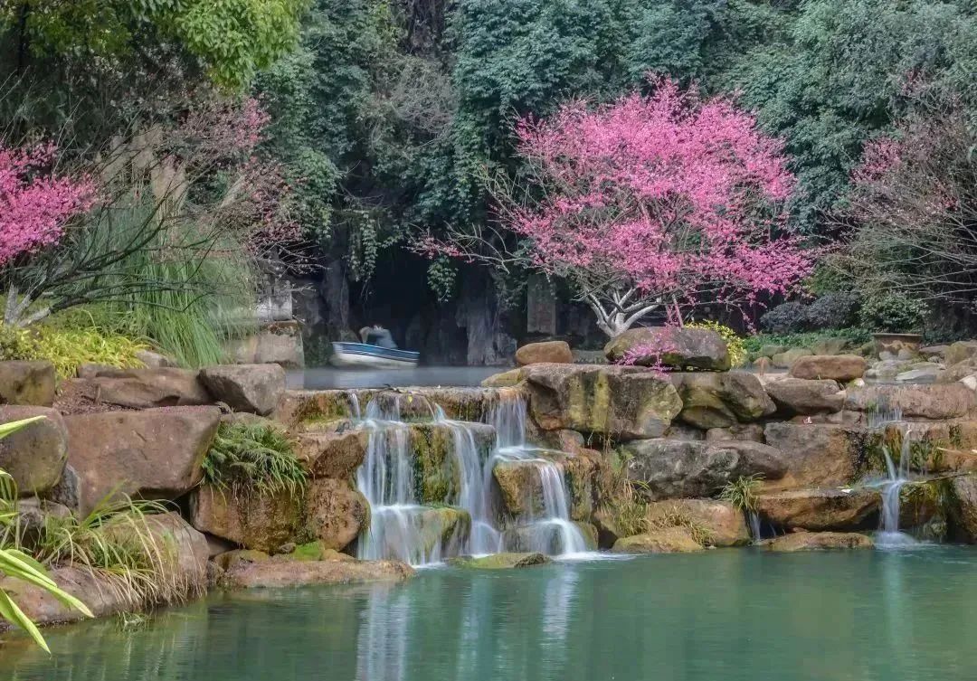 女性游客免门票,游船自理.