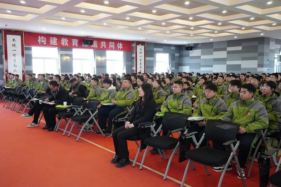 开学第一课:张北县法院院长,德智中学法治副校长苏秀武为师生讲授法治