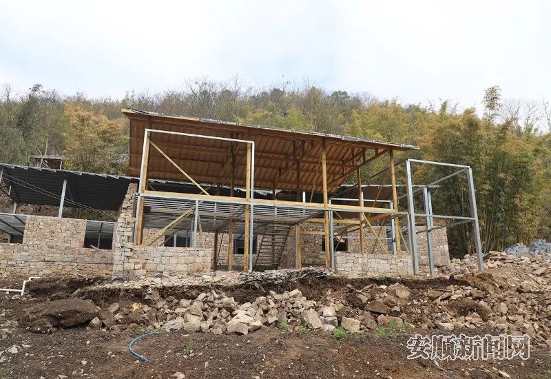 梵隱·牧雲民宿位於黃果樹旅遊區盔林甲村,由四川言葉知庭酒店管理