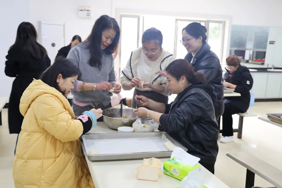 三八节包饺子活动图片