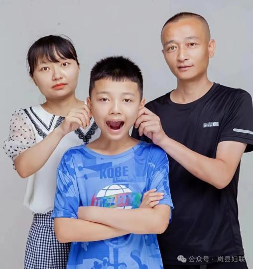 平凡且温馨的家庭,有公公,婆婆,丈夫和我以及我们阳光帅气乐观的儿子