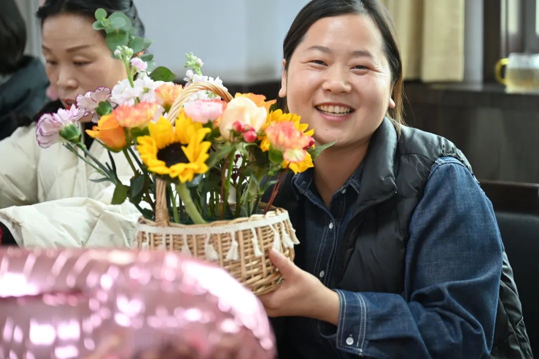 华州区法院:举办"春之韵 "庆"三·八"主题插花活动_澎湃号·政务_澎湃