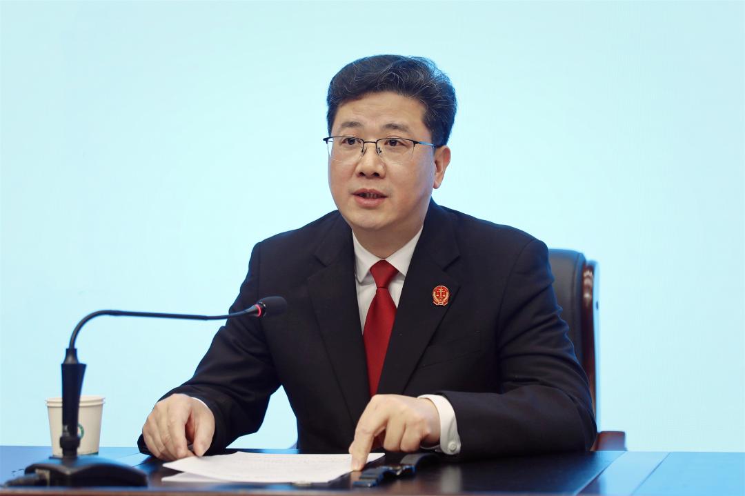 无锡中院党组成员,副院长徐振华走进江南中学讲授"法治第一课"_澎湃号