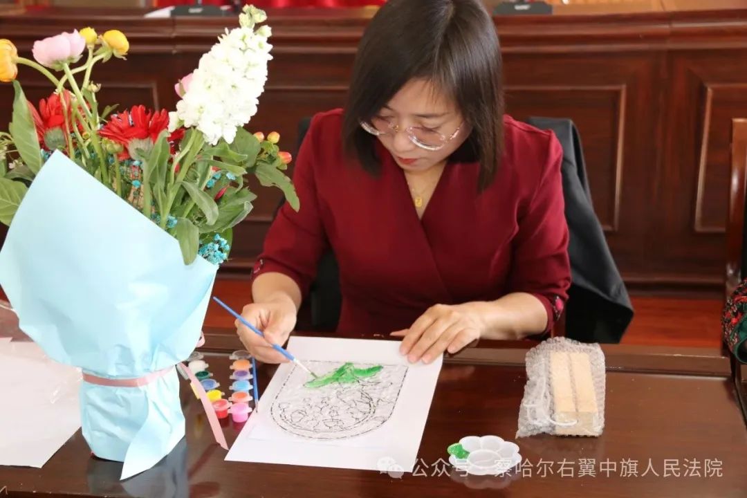 奋进新征程 巾帼绽芳华——察右中旗人民法院举办"魅力巾帼,手绘玻璃