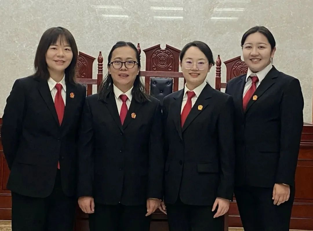 柔肩担道义巾帼展芳华