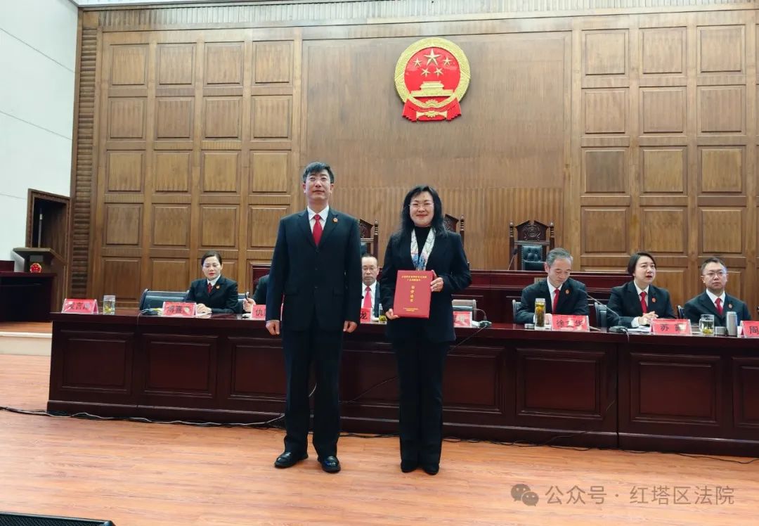 2月28日,红塔区法院收到了一份特殊的荣誉证书,特邀调解员黄庆在调解