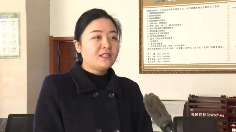 鸣沙山月牙泉景区综合服务中心游客接待部副经理李瑞芳说:"我们信息