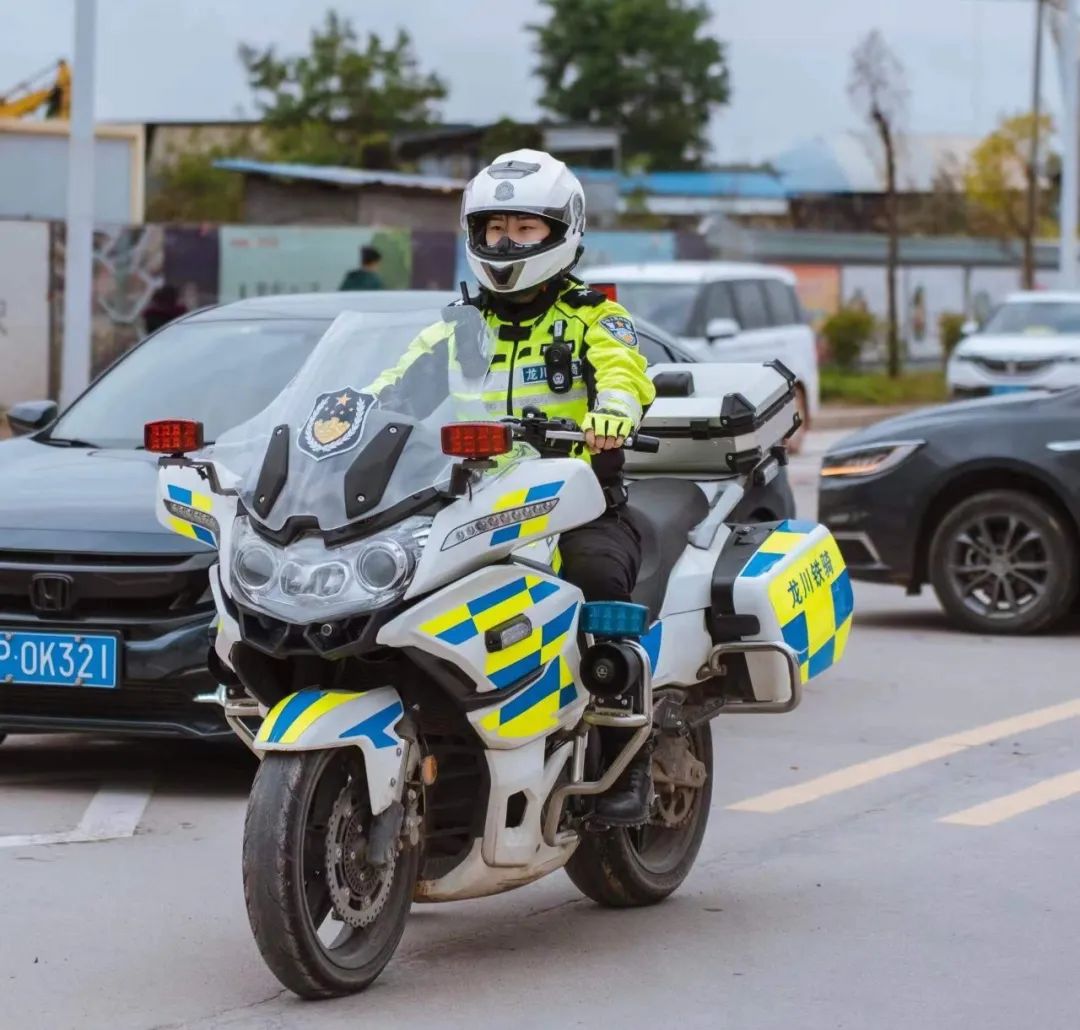 交警摩托车照片图片