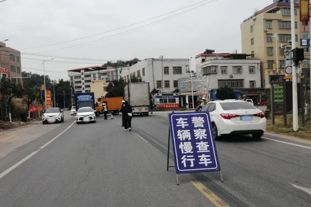 其中酒醉驾294 起,违法占用应急车道706 起,摩托车,电动自行车重点