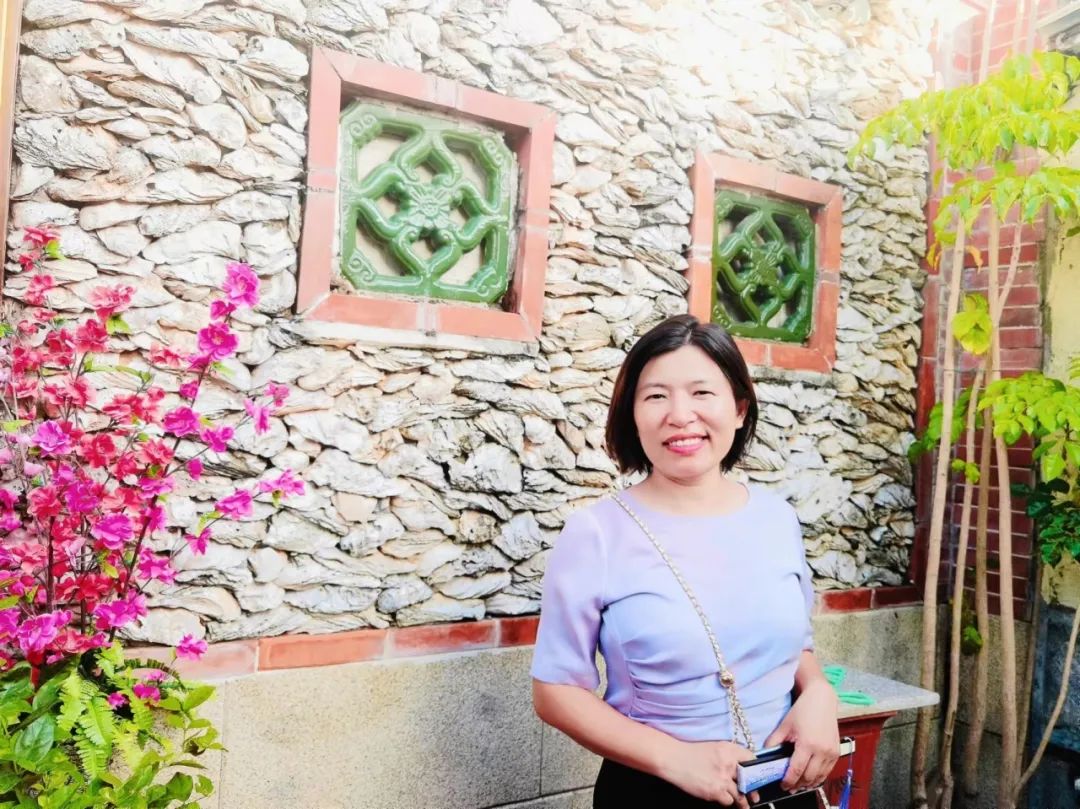 吕厚艳 崇明区地方志办公室副主任111李雪艳,是一位在新能源建设一线