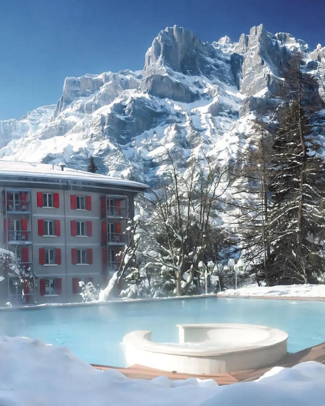 瑞士温泉乡深山尽头的汤泉桃花源