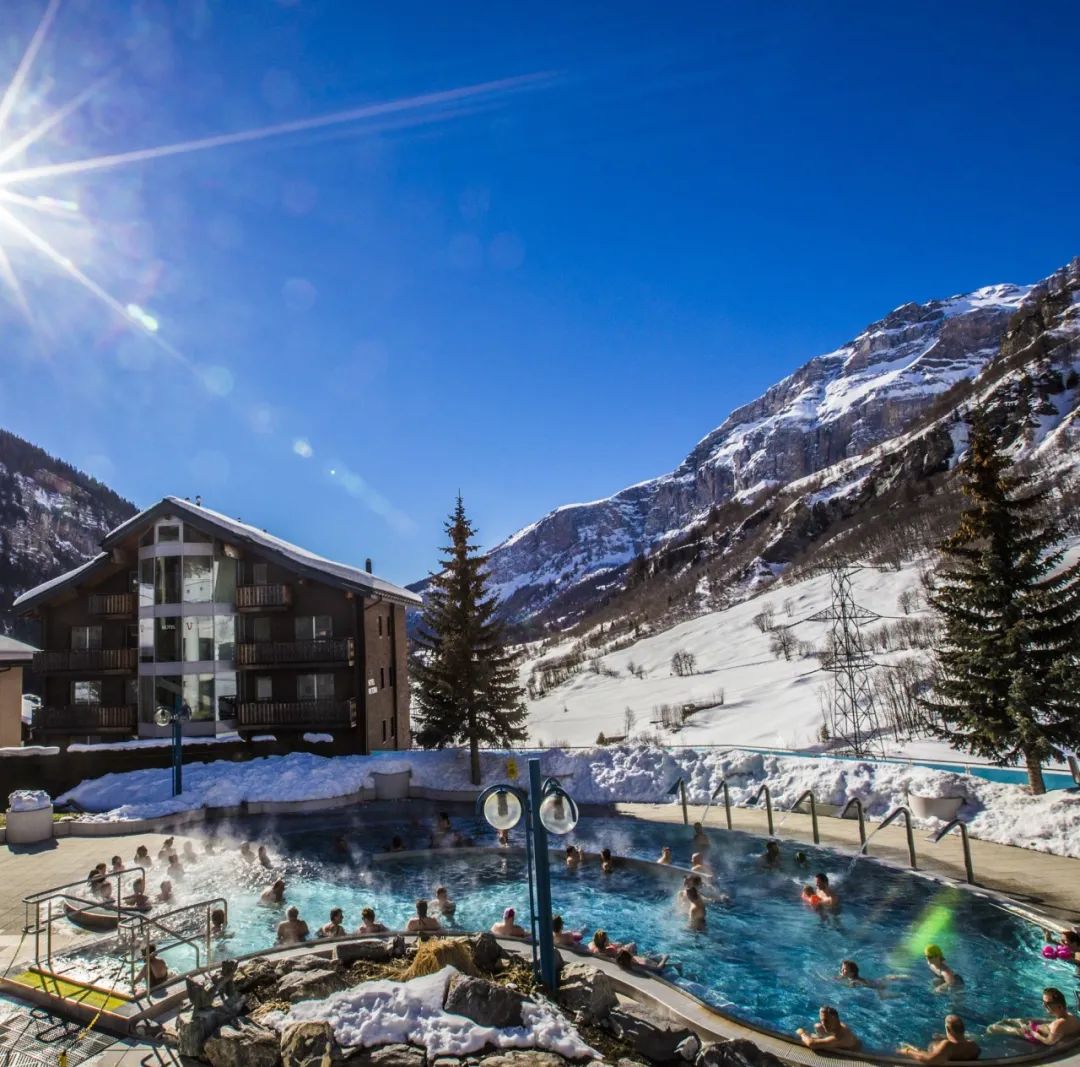 瑞士温泉乡深山尽头的汤泉桃花源