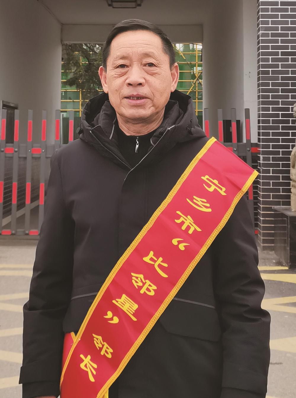 为群众办好暖心事邻长刘光建:大屯营镇石家湾社区李国湘是当地残疾人