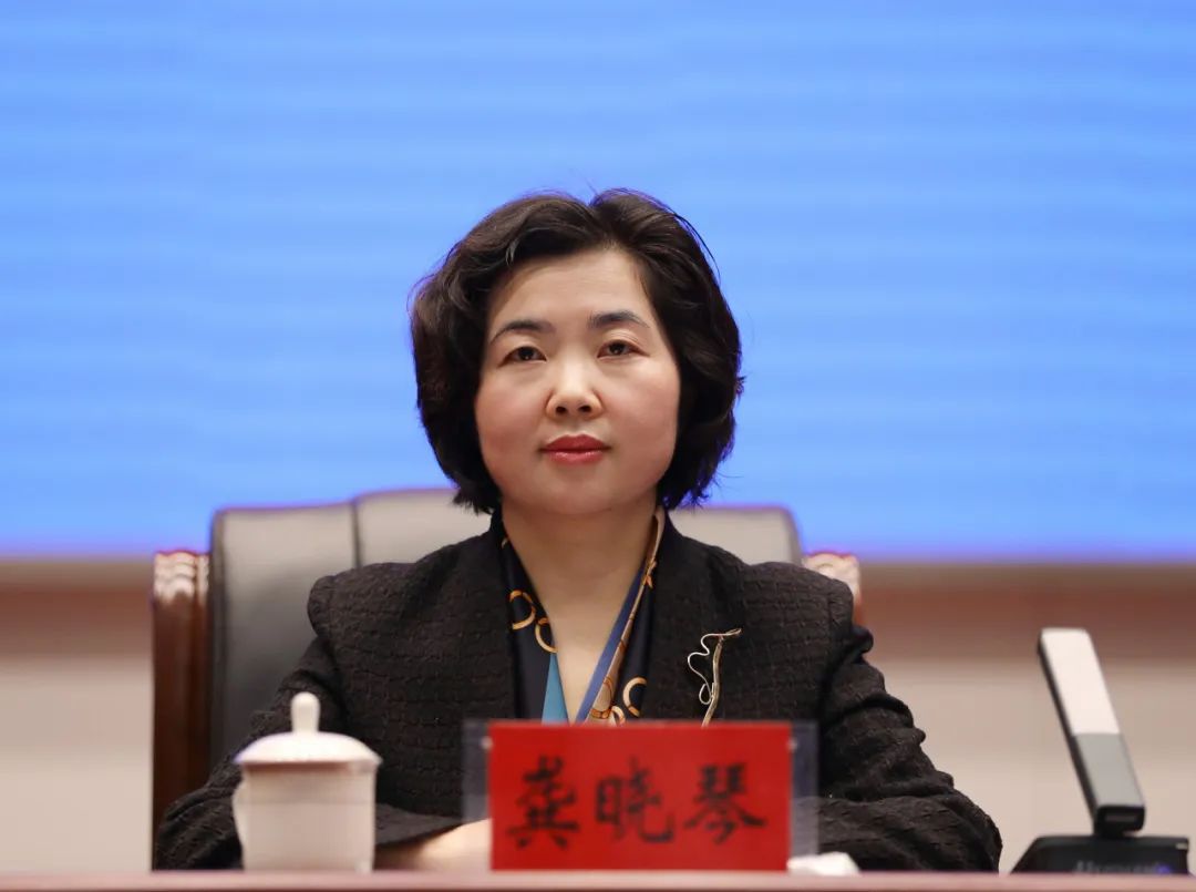 当天,龚晓琴围绕新经济形势下如何做好招商引资工作,结合党中央关于新