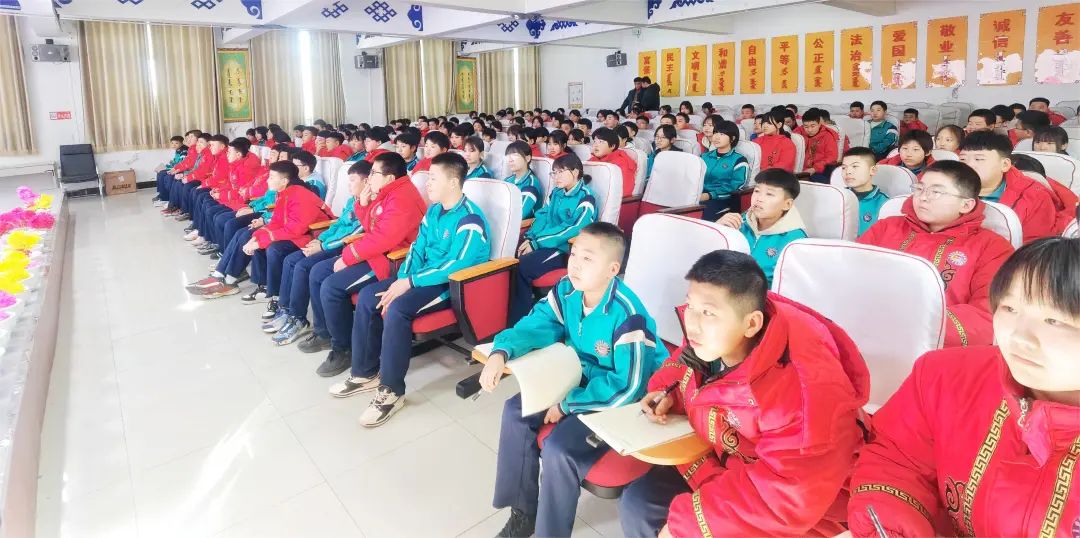 3月6日,科左中旗人民法院开展开放日活动,邀请旗实验小学40余名学生