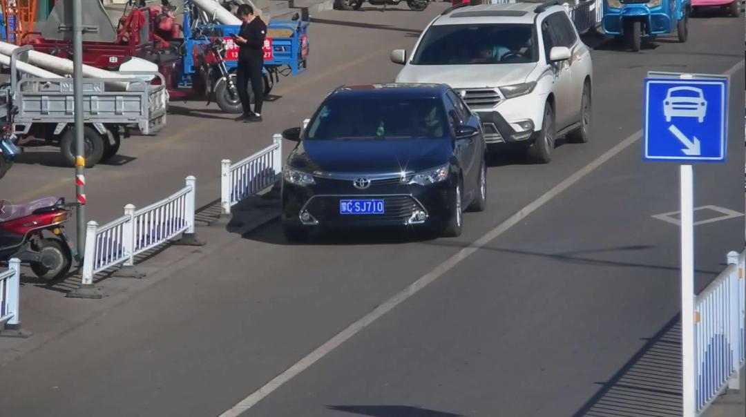 566违法地点:西卓子山街违法时间:3月3日违法车辆:蒙cf7270违法地点