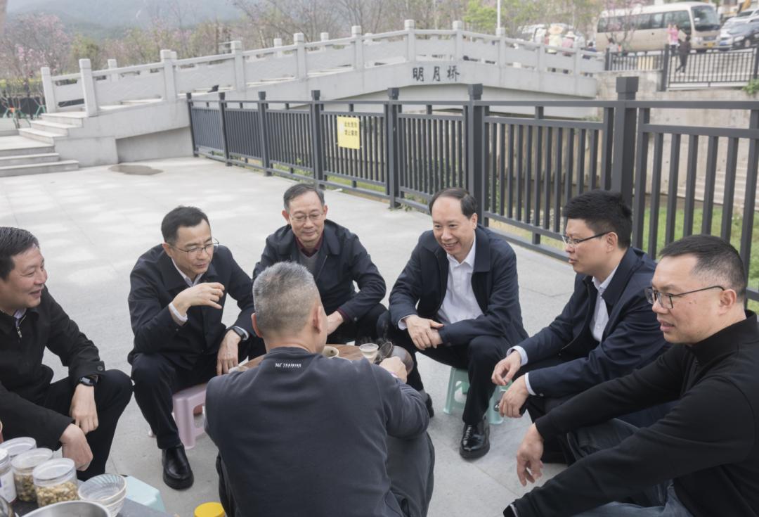 陈岸明在鹤山市鹤城镇主持召开市领导定点联系镇(街)