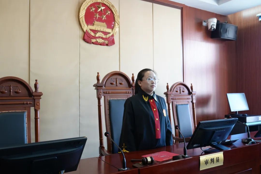 驿法红帆法润嫩江党旗红女法官国际日热爱可抵岁月漫长