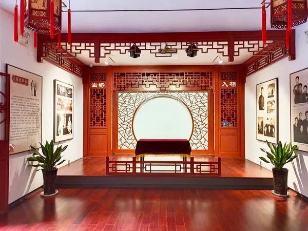 1943年,相声大师孙少林在大观园创办"晨光茶社",云集京,津,济三路相声