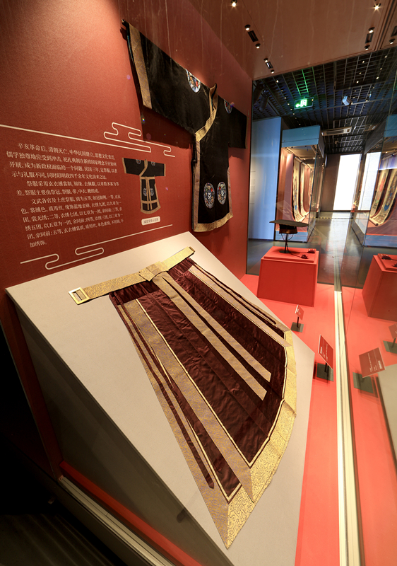 "孔府旧藏礼乐服饰文物特展"在中国丝绸博物馆亮相_澎湃号·政务_澎湃