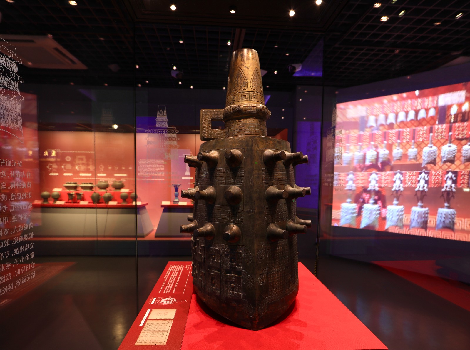 "孔府旧藏礼乐服饰文物特展"在中国丝绸博物馆亮相_澎湃号·政务_澎湃