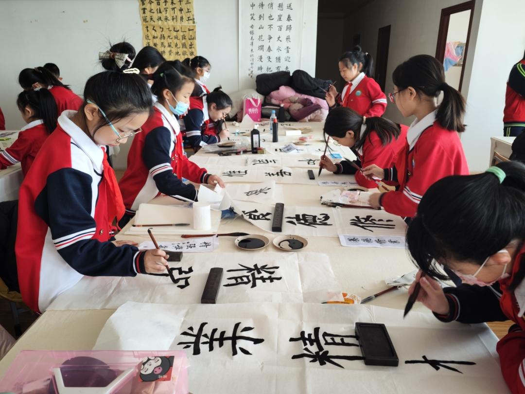 我县举办第一届中小学师生书法大赛