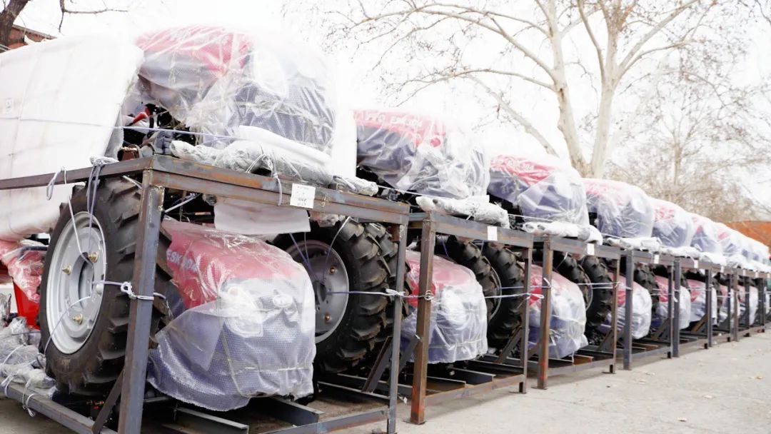 去年,关乐和同事们再次对lx1304型拖拉机支架进行优化,让一个标准集装