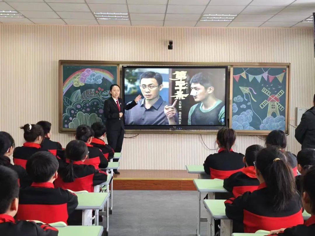 进一步加强青少年普法宣传教育工作,爱林工作室科区九中的法治副校长