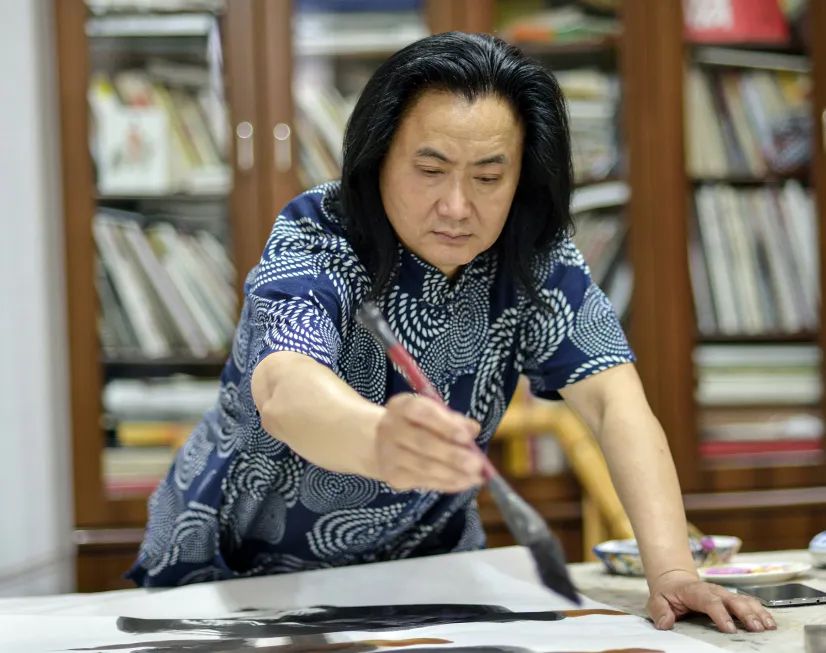 蔡寅坤中国美术家协会会员,四川当代书画院院长,成都画院专职画家.