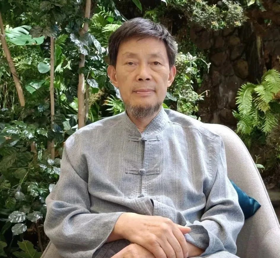 韩安荣成都师范学院美术学院教授,党委书记,中国书法家协会会员,中国