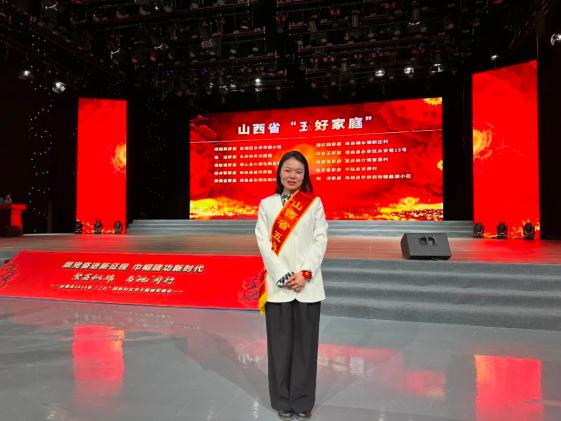 山西晋龙养殖股份有限公司副董事长,畜牧师山西省巾帼建功标兵郭瑞红