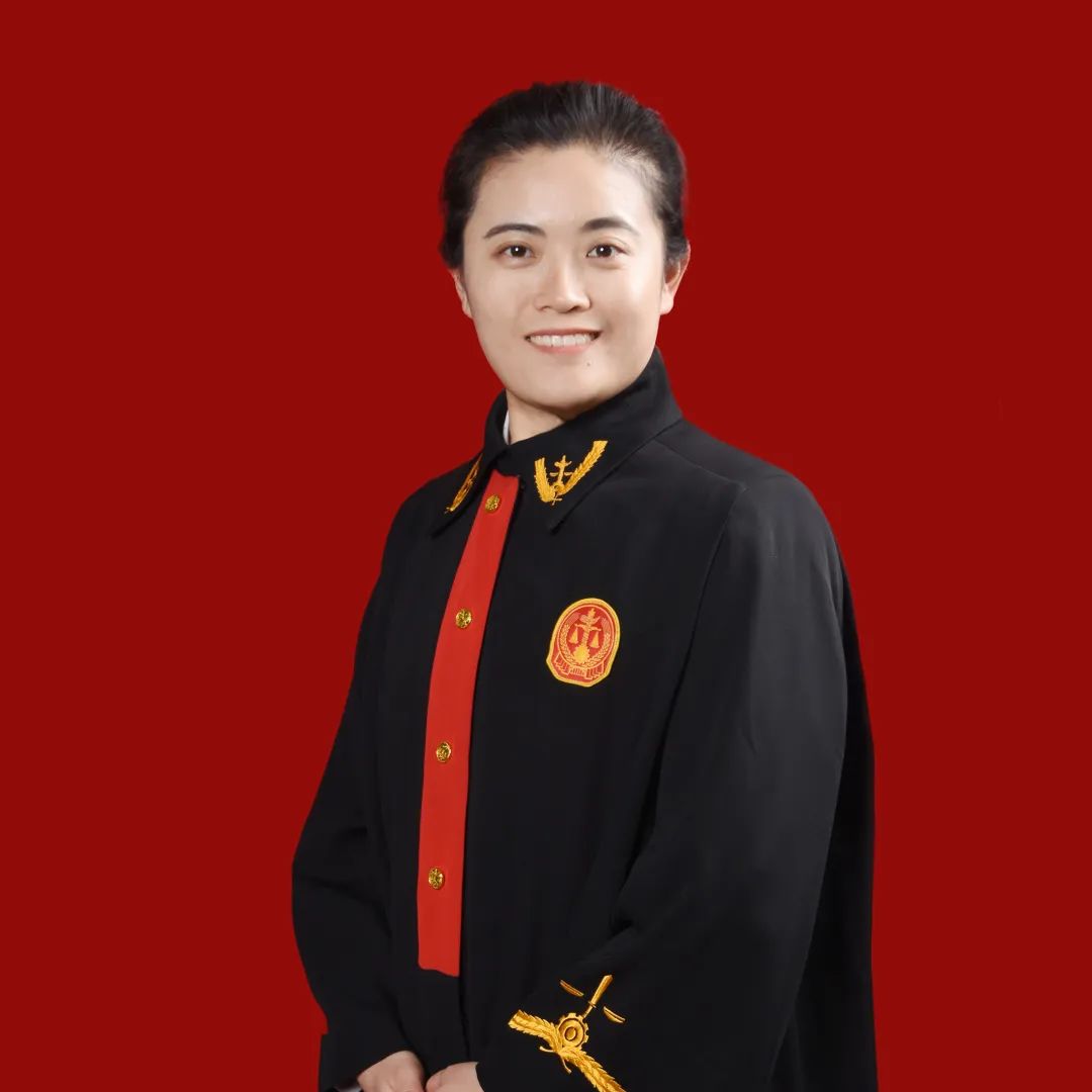 中国法官服装和帽子图片