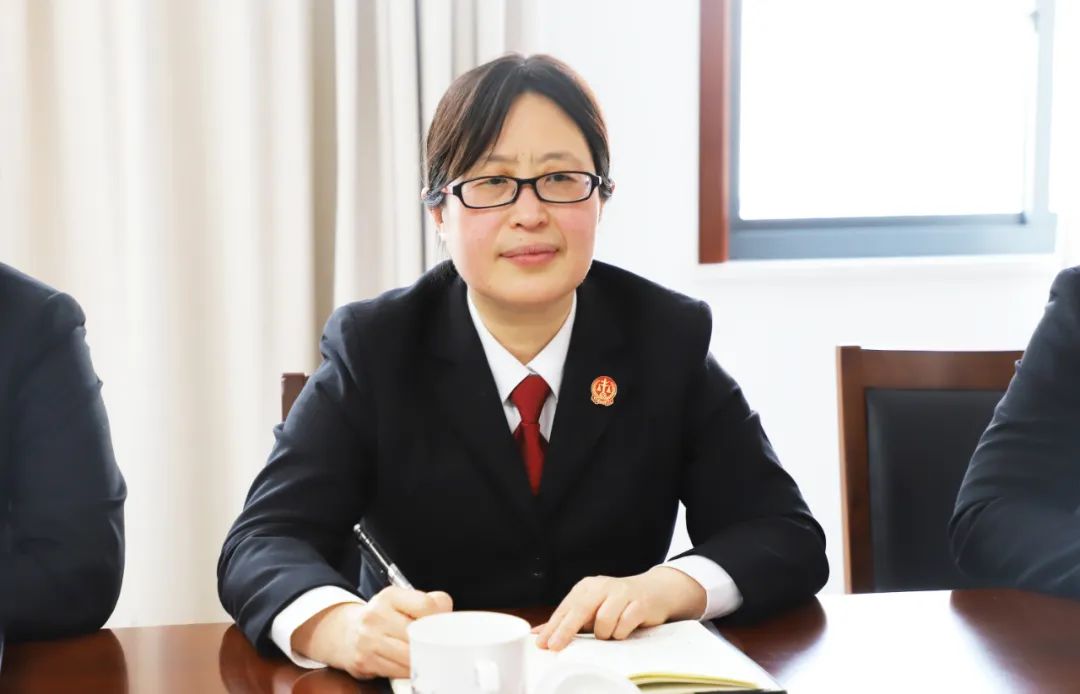 争先进位钟楼法院开展部门间交流学习