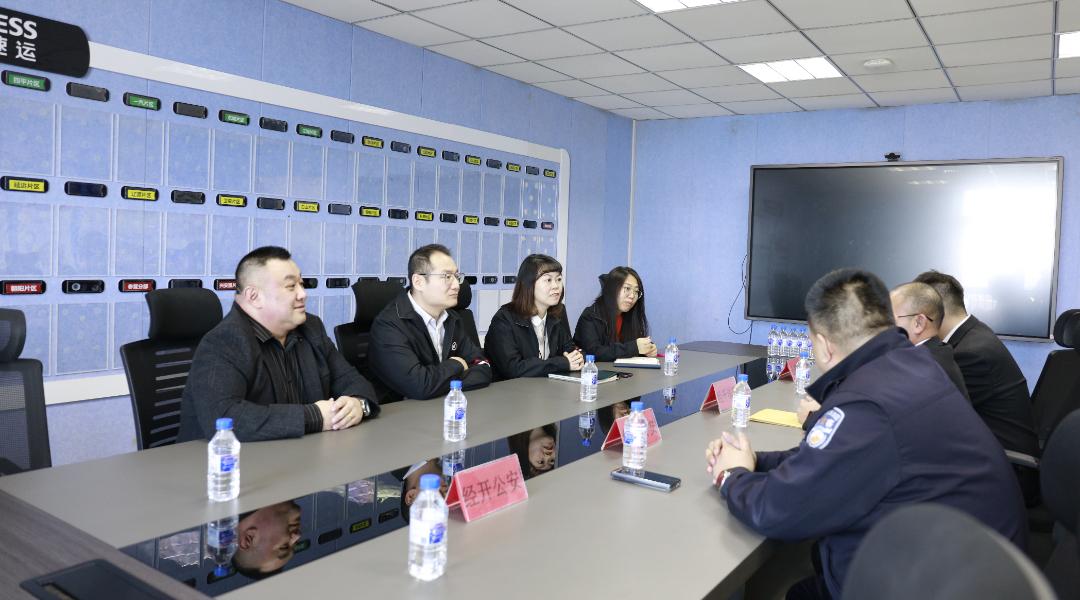 助力辖区企业健康发展,3月6日下午,经开法院刑事审判庭庭长杨海蛟