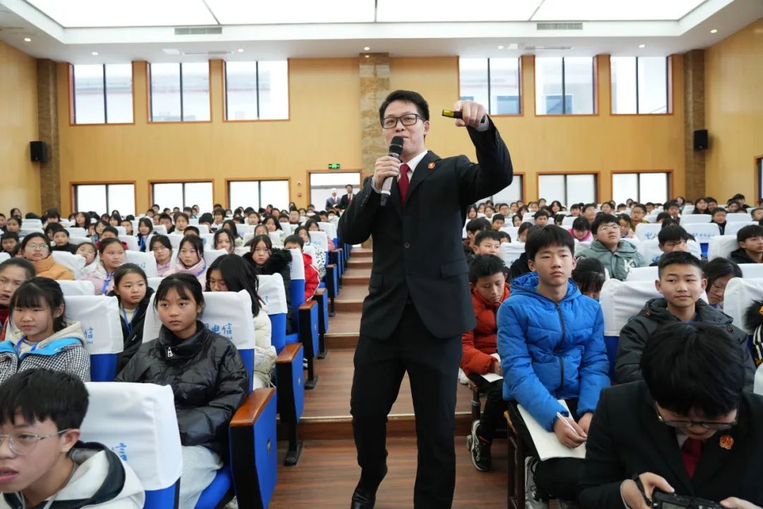 3月2日,南溪中学,一张未曾展示的照片,你抑扬顿挫,满腔热情.