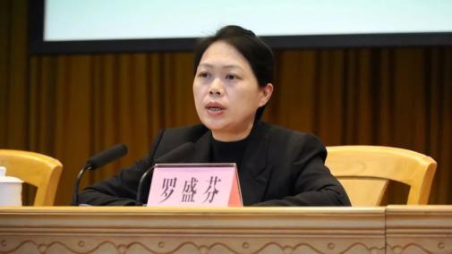 罗盛芬代表市委,市政府讲话,充分肯定过去一年全市妇