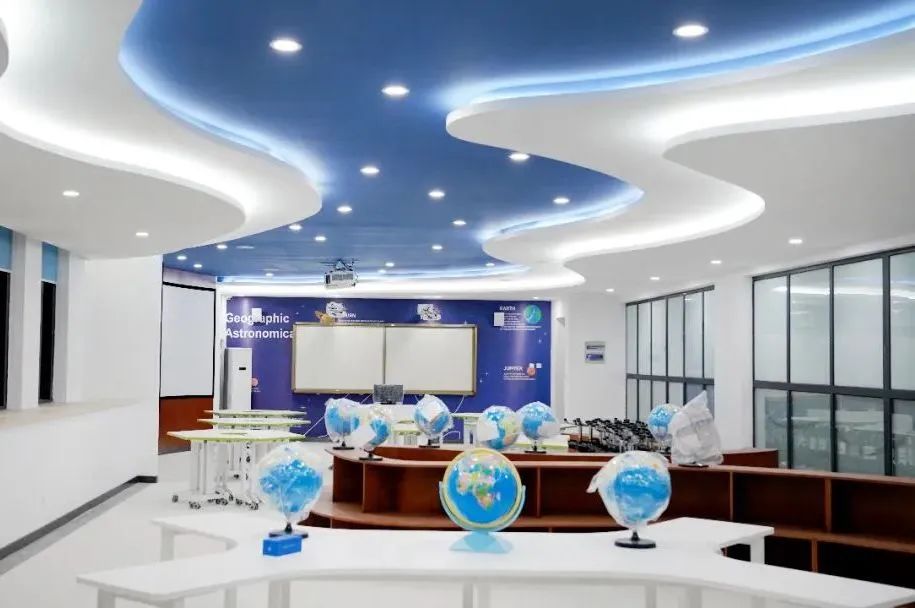 ai基地大厅杭州唯一,瓶窑中学厉害在哪?